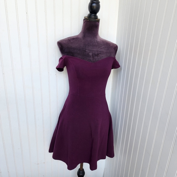 Express Purple Skater Off Shoulder Dress Romantic Short Sleeve Stretch Flare XS - Picture 1 of 9